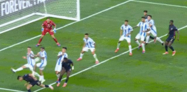 雷火电竞下载-AC米兰绝杀那不勒斯，梅西扑点救主足总杯